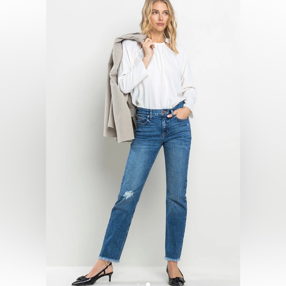 SNEAK PEEK👖Straight Leg JEANS Size 9 Medium Wash Mid-Rise with some Distress